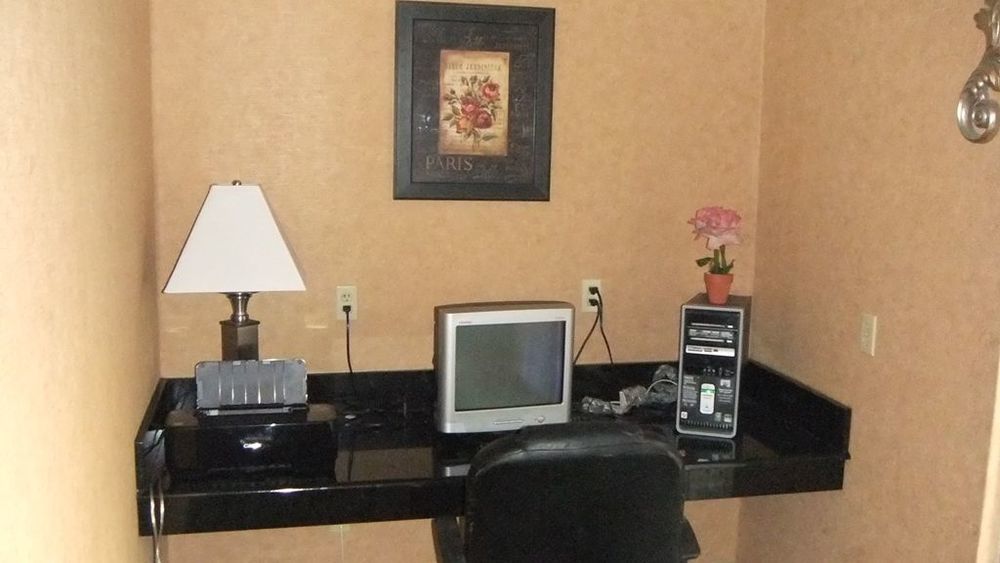 Executive Inn And Suites Baker Facilities photo